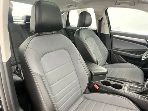 Used 2025 Volkswagen Jetta SE FWD image 14