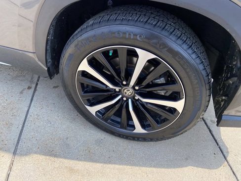 Used 2021 Toyota Highlander XSE FWD image 37
