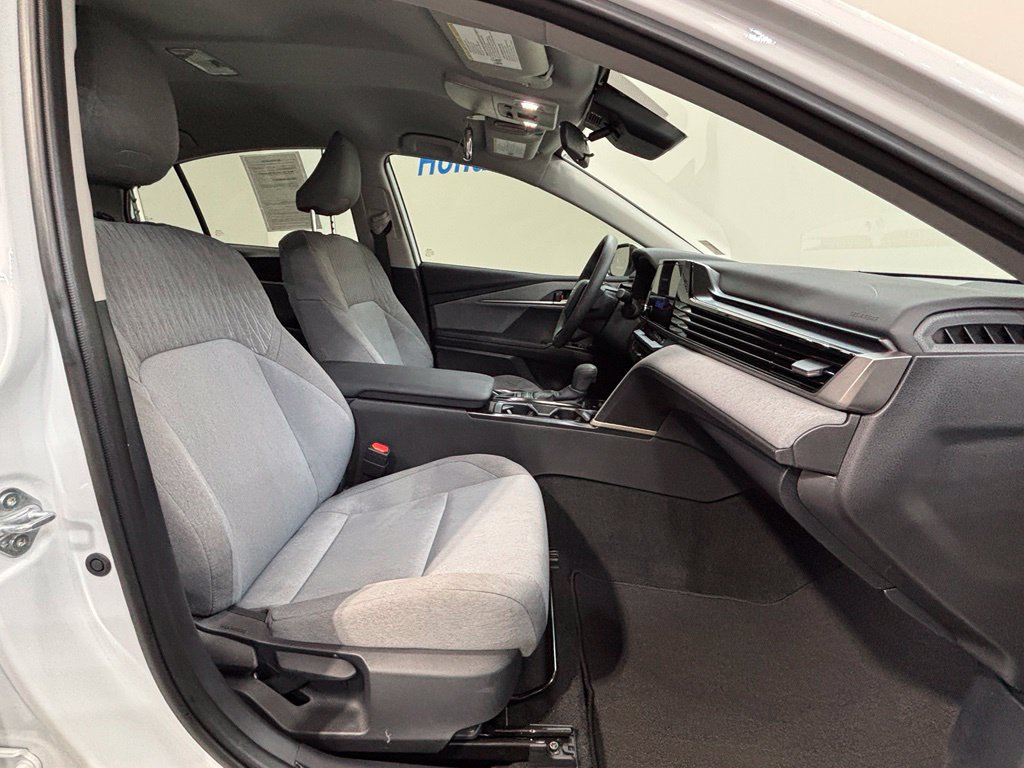 Used 2025 Toyota Camry LE FWD image 30