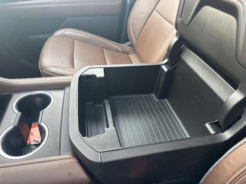 Used 2021 Chevrolet Suburban High Country image 31