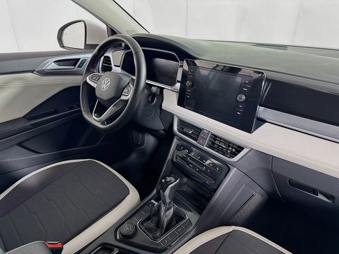 Used 2025 Volkswagen Taos SE image 27