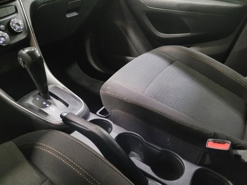 Used 2020 Chevrolet Trax LS w/ Tint and Cruise Package AWD/4WD image 26