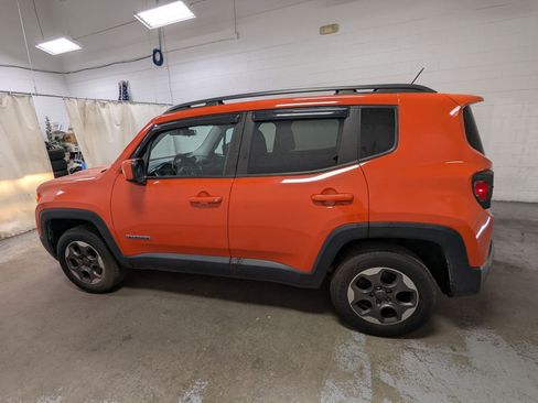 Used 2015 Jeep Renegade Latitude w/ Cold Weather Group II AWD/4WD image 10