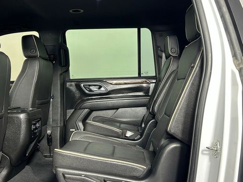 Used 2023 Chevrolet Suburban Premier AWD/4WD image 19