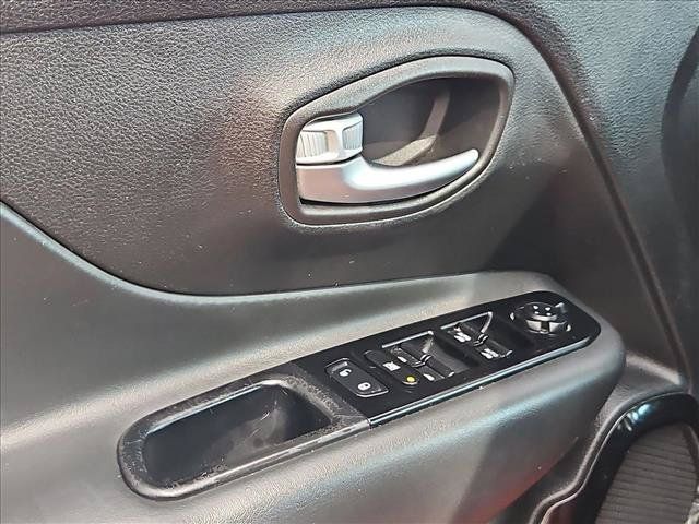 Used 2020 Jeep Renegade Altitude FWD image 22