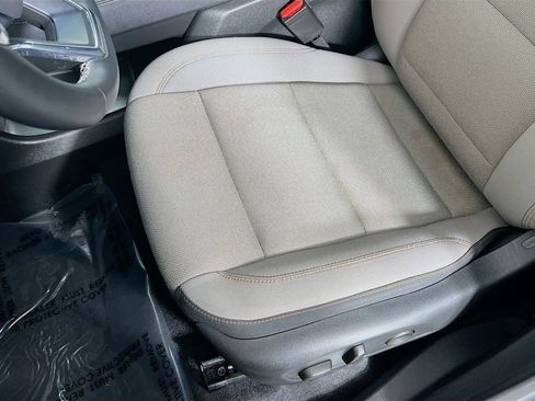 Used 2025 Chevrolet Traverse LT image 19