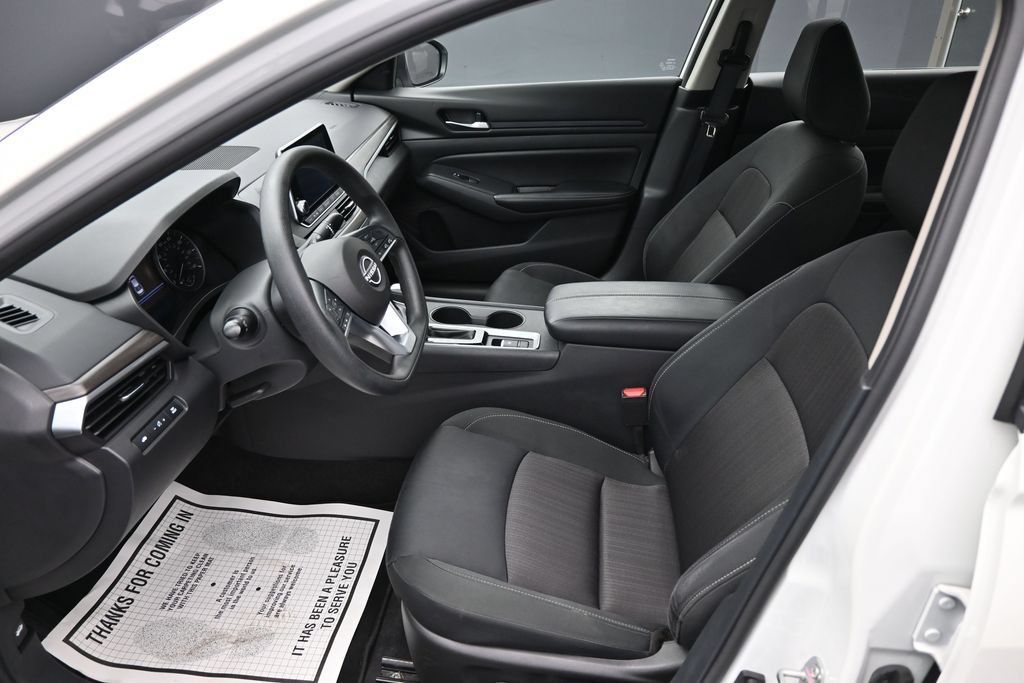 Used 2025 Nissan Altima 2.5 SV AWD/4WD image 11