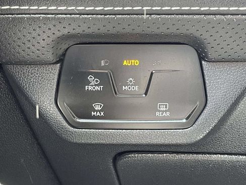 Used 2025 Volkswagen Atlas SE FWD image 29