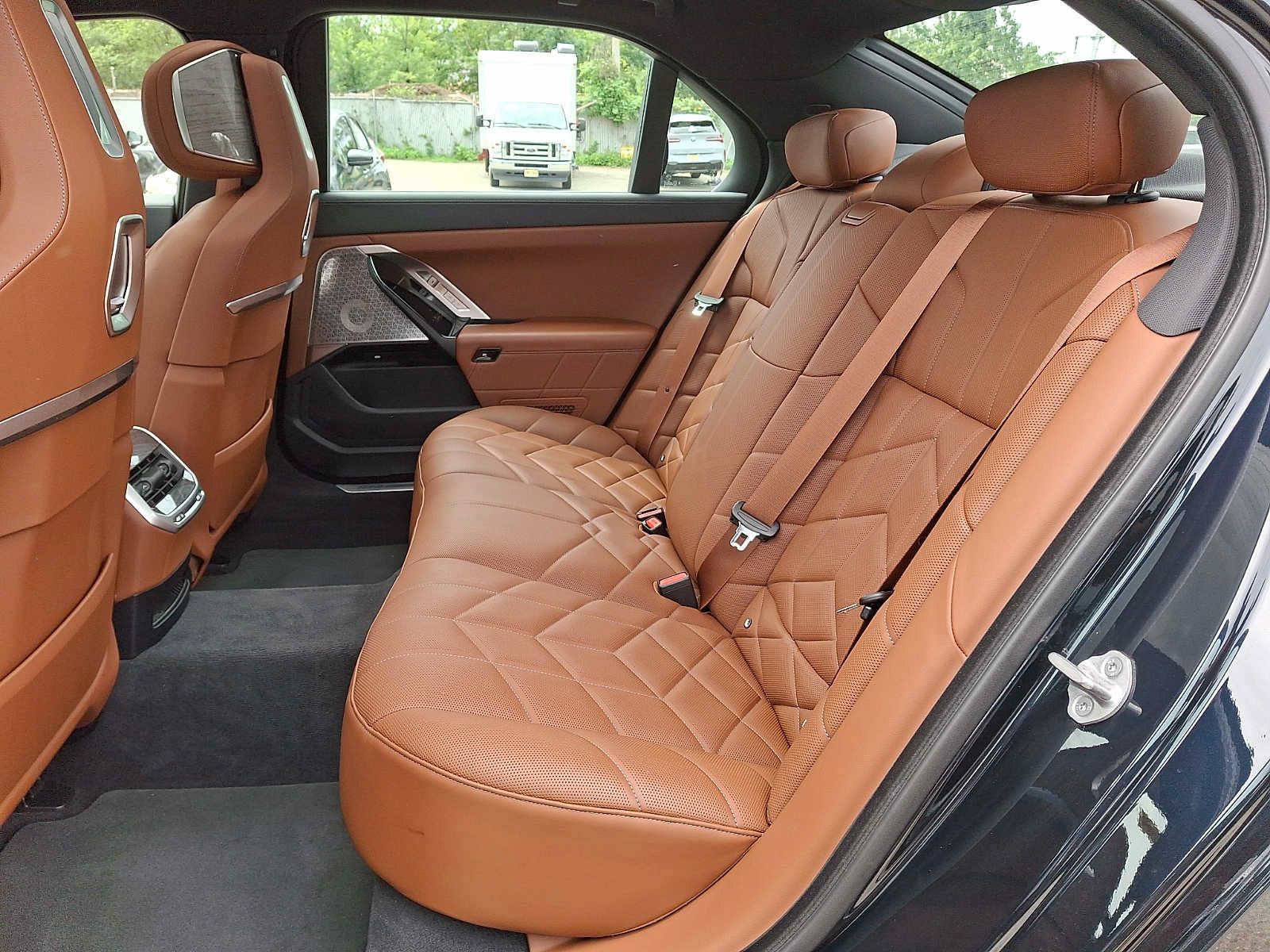 Used 2023 BMW 760i xDrive AWD/4WD image 8
