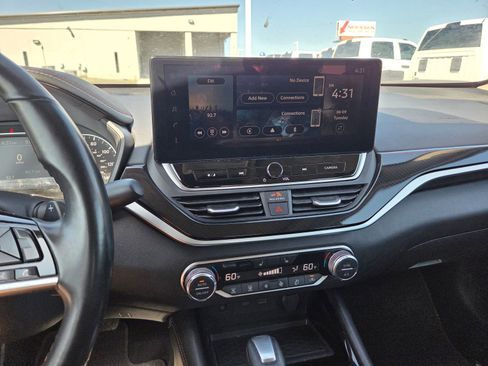 Used 2025 Nissan Altima 2.5 SR w/ SR Premium Package FWD image 10