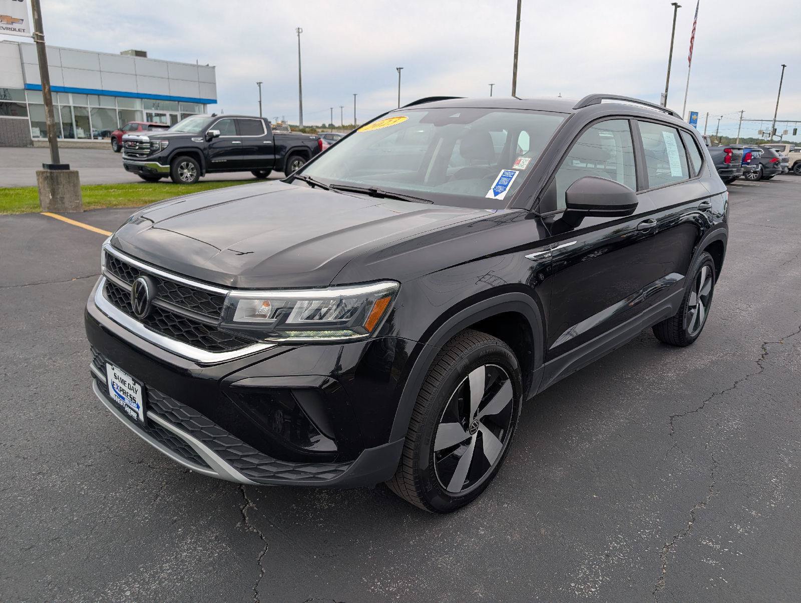 Used 2023 Volkswagen Taos S w/ Driver Assistance Package AWD/4WD image 4