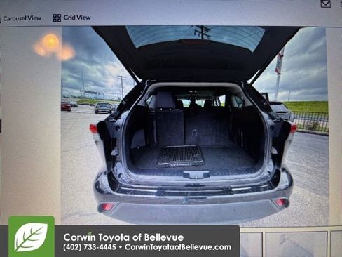 Used 2024 Toyota Highlander LE AWD/4WD image 16