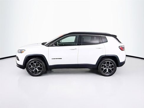 Used 2025 Jeep Compass Limited AWD/4WD image 4