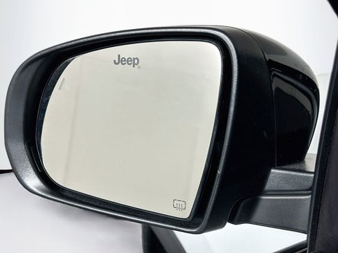 Used 2023 Jeep Compass Limited w/ Sun and Sound Group AWD/4WD image 16