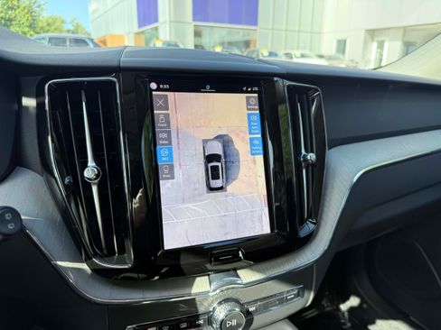 Certified 2025 Volvo XC60 B5 Plus AWD/4WD image 20