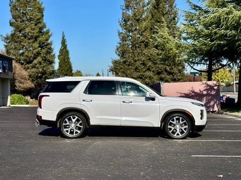 Used 2020 Hyundai Palisade SEL w/ Convenience Package image 2