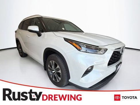 Certified 2026 Toyota Highlander XLE AWD/4WD image 1
