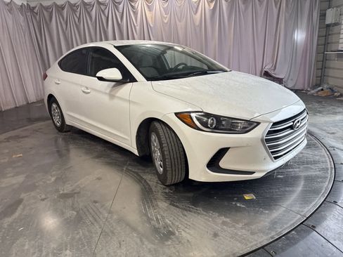 Used 2018 Hyundai Elantra SE image 3