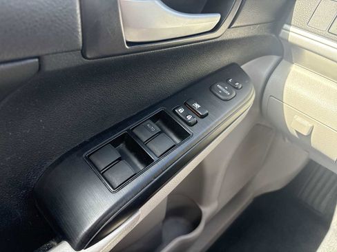 Used 2013 Toyota Camry L image 15