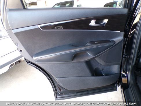 Used 2019 Kia Sorento L FWD image 17