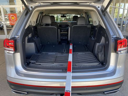 Certified 2023 Volkswagen Atlas SE w/ Black Wheel Package AWD/4WD image 18