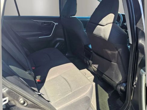 Used 2021 Toyota RAV4 LE AWD/4WD image 9