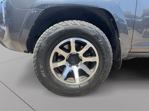 Used 2016 Toyota 4Runner SR5 AWD/4WD image 9
