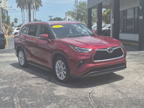 Used 2022 Toyota Highlander Limited FWD image 3