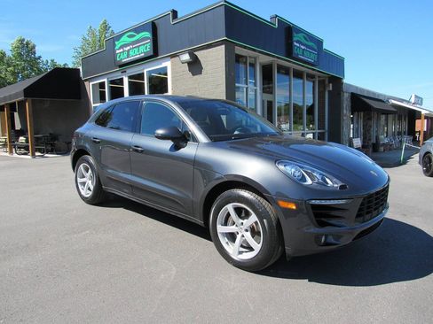 Used 2018 Porsche Macan AWD/4WD image 2