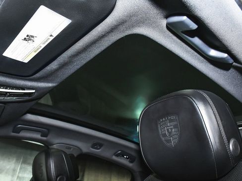 Used 2022 Porsche Cayenne Platinum Edition image 54