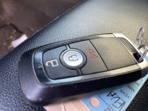 Used 2021 Ford Edge SEL FWD image 13