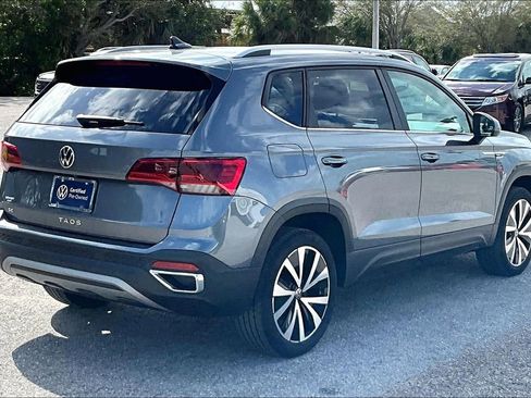 Certified 2022 Volkswagen Taos SE image 5