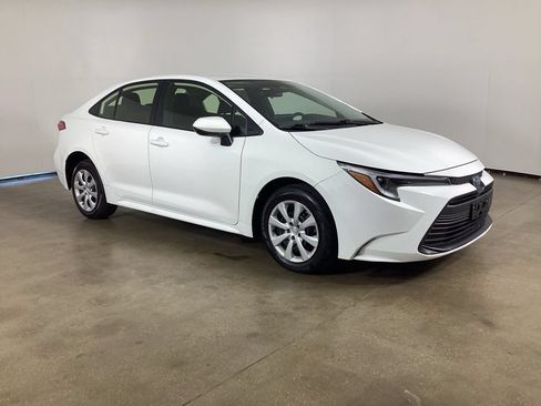 Used 2025 Toyota Corolla LE FWD image 5