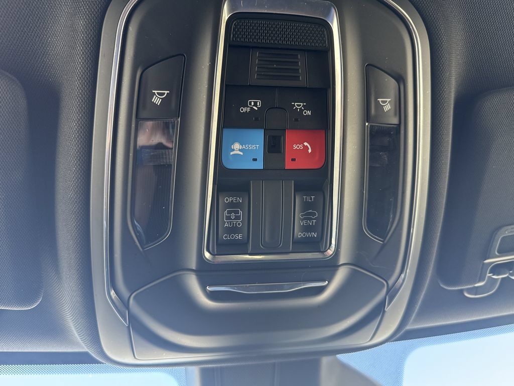 Used 2025 Jeep Grand Cherokee L Laredo RWD image 27