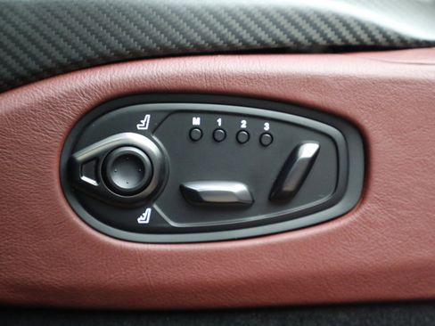 Used 2021 Aston Martin V8 Vantage Roadster image 30