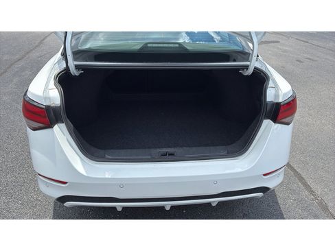 Used 2025 Nissan Sentra SV FWD image 9