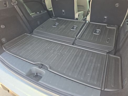 Used 2023 Nissan Pathfinder SL w/ SL Premium Package FWD image 33