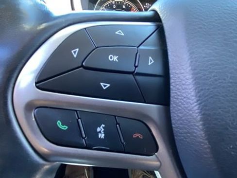 Used 2019 Jeep Cherokee Limited AWD/4WD image 23