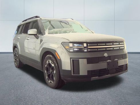 Used 2025 Hyundai Santa Fe SEL image 2