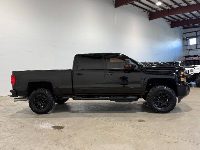 Used 2018 Chevrolet Silverado 2500 LT w/ Midnight Edition AWD/4WD image 7