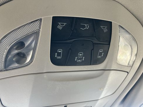 Used 2023 Chrysler Pacifica Touring-L FWD image 32
