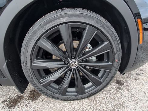 New 2026 Toyota Crown Nightshade image 12