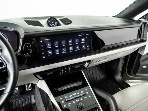 Certified 2025 Porsche Cayenne GTS AWD/4WD image 13