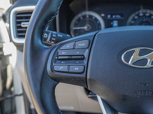 Used 2022 Hyundai Venue SEL image 13