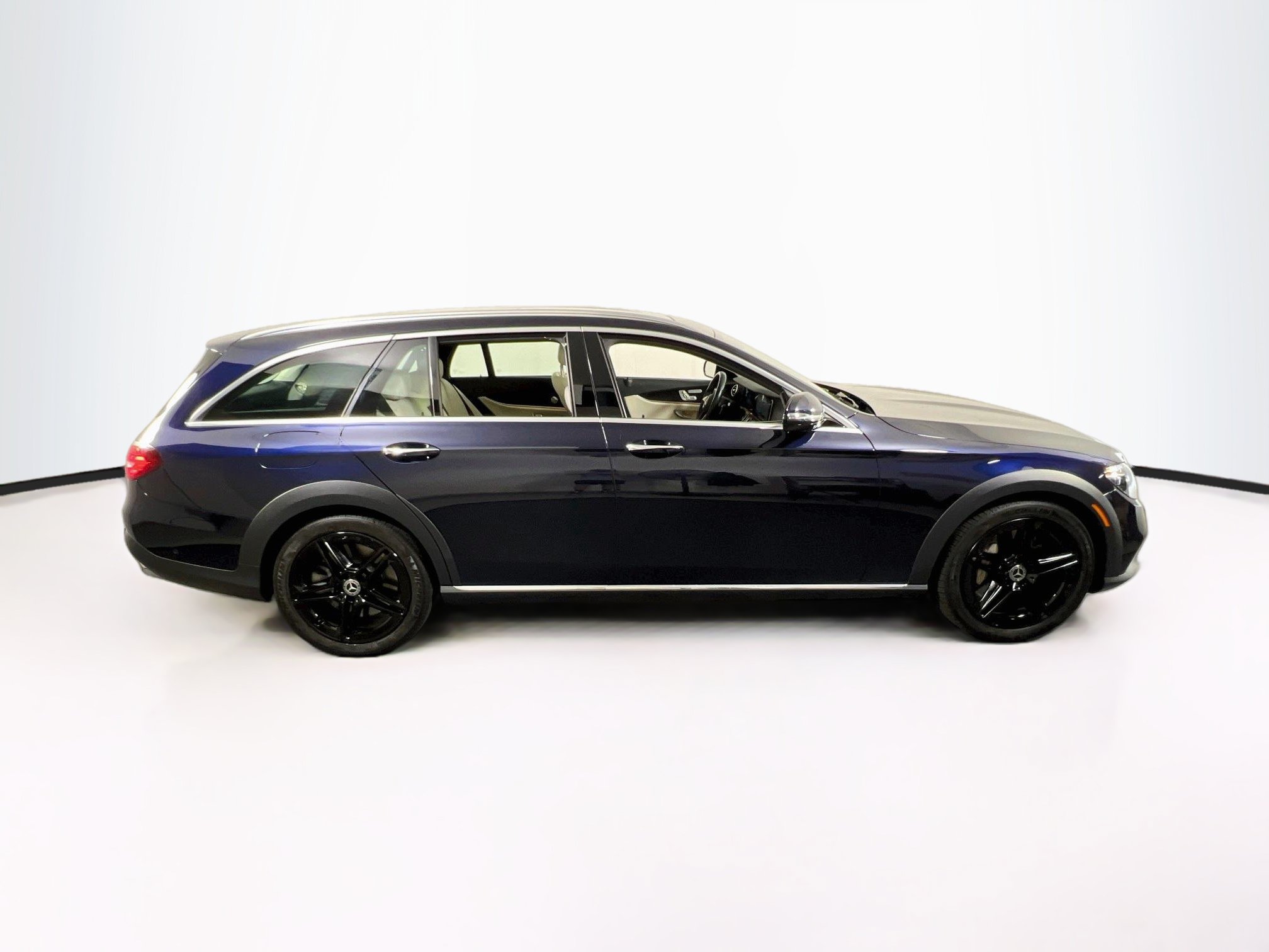 Used 2023 Mercedes-Benz E 450 4MATIC All-Terrain Wagon image 4