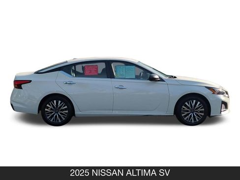 Used 2025 Nissan Altima 2.5 SV FWD image 6