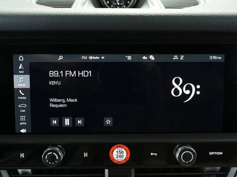 Certified 2025 Porsche Macan image 18