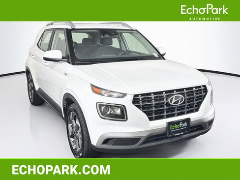 Used 2025 Hyundai Venue SEL FWD image 1