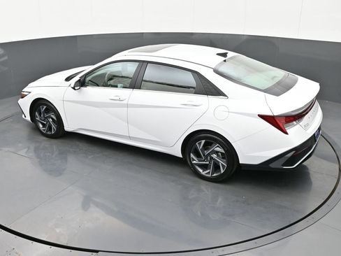 Certified 2024 Hyundai Elantra SEL w/ Convenience Package image 37
