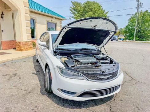 Used 2017 Chrysler 200 Limited Platinum w/ Comfort & Convenience Group image 16